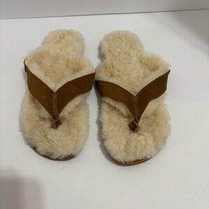 Sheepskin Lined Flip Flops
Slippers by Cloud Nine
Sheepskin Women's Size 10